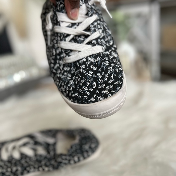 TORRID Riley Ruched Sneaker WW~NWT - Picture 10 of 13